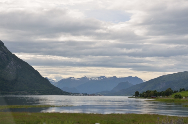 Pohled od špičky Isfjordenu k Åndalsnes