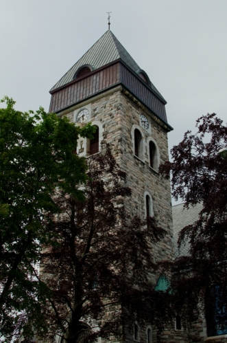 Zastávka u výrazného kostela v centru bude zároveň naše poslední v Ålesundu, bohužel na město nemáme více času a přijeli jsme hlavně za norskou přírodou.