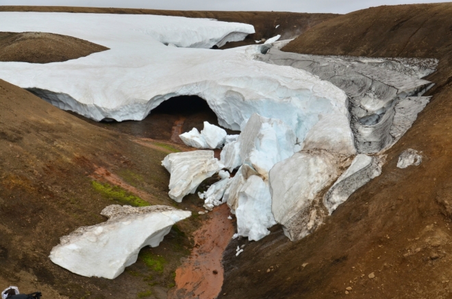 Ledový příkrov a pod ním teplý pramen