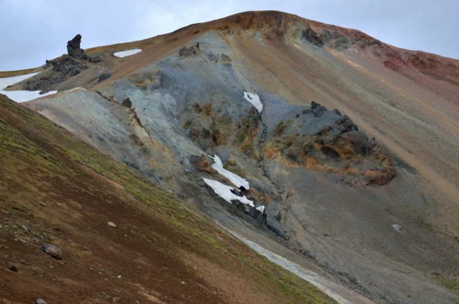 Brennisteinsalda, hora s prstem a taky nejbarevnější hora na Islandu.