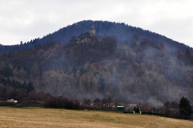 Kostomlaty a hora Pařez.