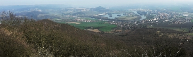 Panorama z Lovoše - Labe, Radobýl, Lovosice.