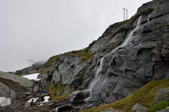 Další krásná ukázka norské přírody, škoda elektrického vedení, které tento pohled kazí.