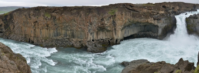 Aldeyjarfoss a čedičové sloupy