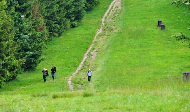 Roman závodí s paraglidisty. Nahoru určitě vyhraje, ale co dolů?