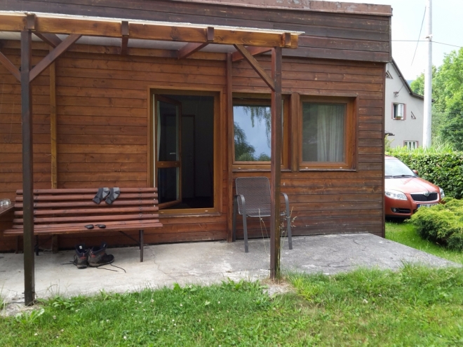 Sušit navlhlé botky a ponožky lze venku. Přijdeme tak o omamné aroma.