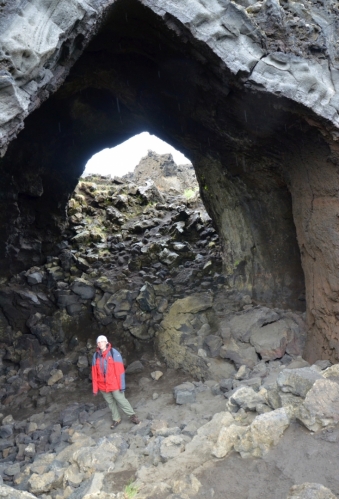Vnitřek jeskyně Kirkja
