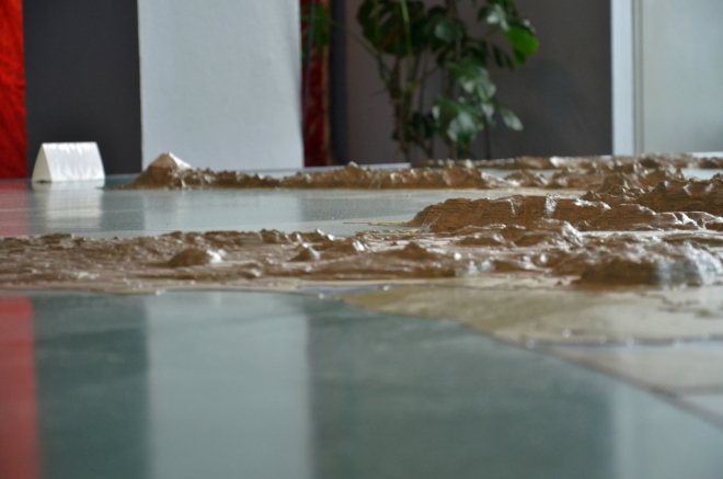 Opět 3D model na radnici v Reykjavíku, tentokrát v popředí oblast okolo Reykjavíku a v pozadí poloostrov  Snæfellsnes se sopkou a ledovcem Snæfellsjökull.