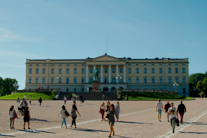 Přišel čas prohlédnout si Královský palác, jenž byl postaven v 1. polovině 19. století a je až do dneška oficiální rezidencí norské královské rodiny.