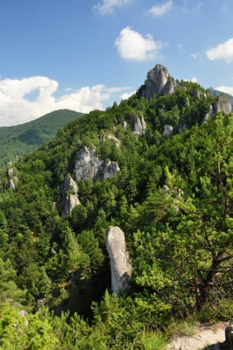 Na hrad Sulov to již není daleko.