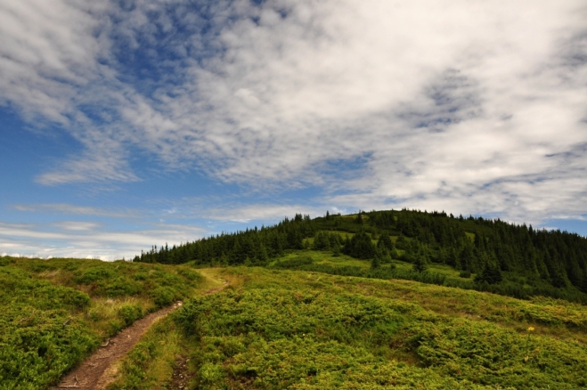 Před nosem se natřásá Tanečnica (1 680 m n. m.).
