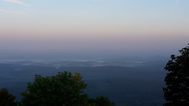 Jemný opar nad Českým lesem.