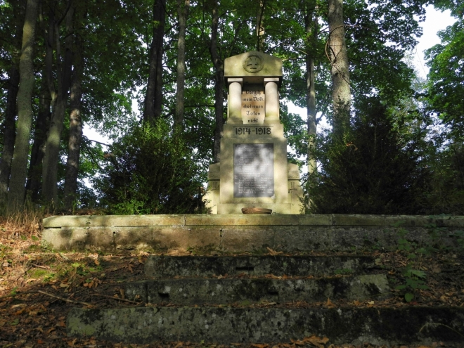 Pomníků padlým z l. světové války zůstalo v krajině hned několik.