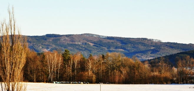 Bulový (953 m n. m.)a Albertov (931 m n. m.).