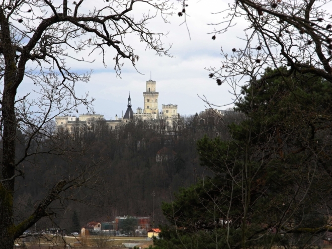 Hluboká od vyhlídky.