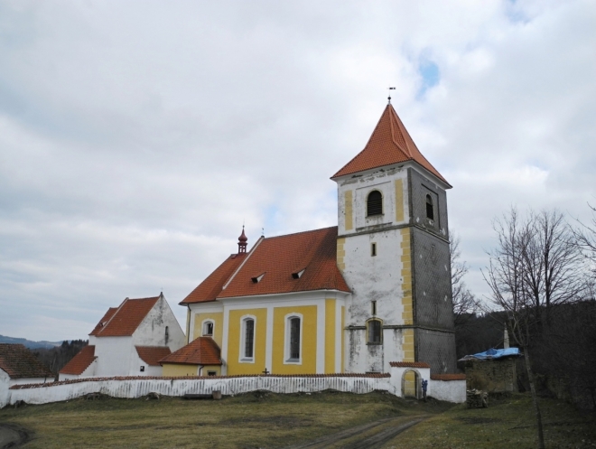 Kostel sv. Petra a Pavla.
