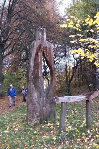Duchovní Brána Českého ráje vznikla v roce 2008 a pouští návštěvníky do labyrintu, přes který se návštěvník dostane do magického kruhu sedmi soch, přičemž každá socha je z jiného stromu a má vyzařovat energii...