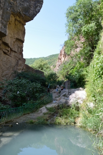 Na dno údolí jsme jeli především kvůli místu zvanému „Ďáblův most“, ležícímu v soutěsce řeky Vorotan.