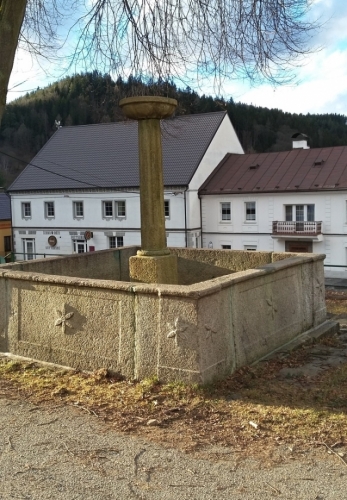 Kamenná kašna.