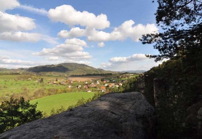 Kozákov (744 m n. m.).
