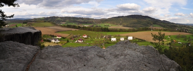 Panorama s Kozákovem.