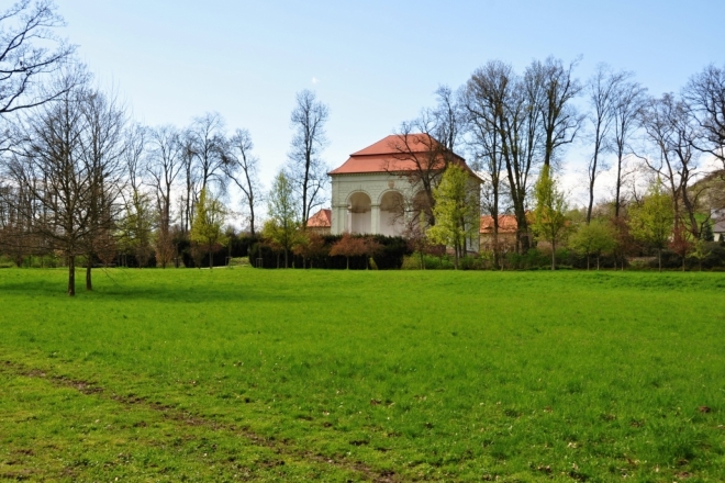 Letohrádek zvaný Valdštejnská lodžie je unikátní barokní památka. Byl vystavěn v letech 1630 - 1634 a vybudovat ho nechal Albrecht z Valdštejna dle návrhu architekta Niccolo Sebregondiho. 