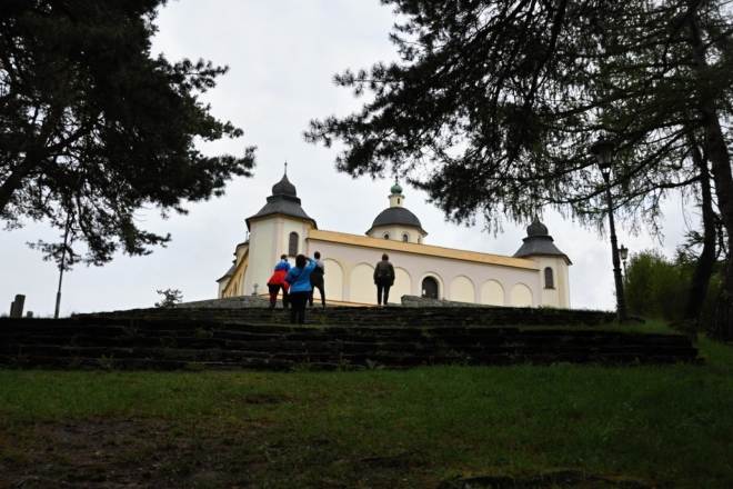 Kaple na vrchu Stráž nad Sušicí byla postavena v roce 1683. Během roku se k ní pořádala řada procesí - jednak na svátek Anděla Strážce, ale i při dalších příležitostech. Dnes se zde v letní sezóně jednou týdně (čtvrtek 16 h) pravidelně konají mše, jinak je kaple uzavřená.