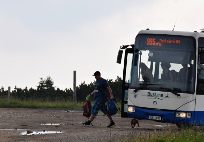Až na Zlaté návrší lze dojet busem ze Špindlerova Mlýna.