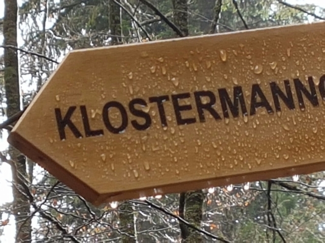 Klostermannova stezka prochází od Rokyty k Srní, místy, které Karel Klosterman velmi dobře znal a popsal v mnoha svých skvělých knihách a příbězích.