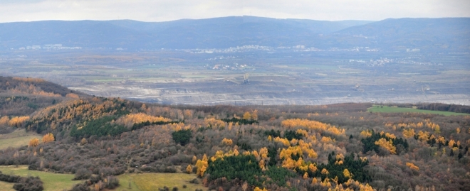 Ledvický důl je zakrytý hřebenem Kaňkova.