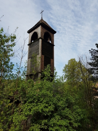 Dřevěná zvonička ve Vrbnu pod Pradědem...