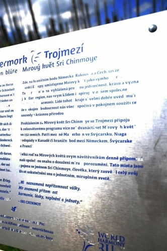 Mírový kvét Sri Chinmoye.