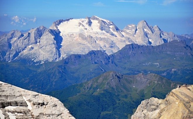 Marmolada (3 343 m) je nejvyšší horou Dolomitů.
