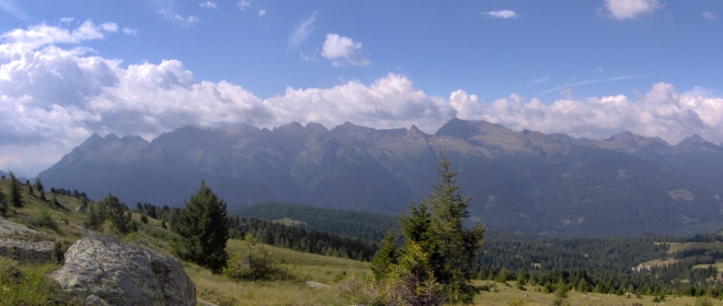 Takových nádherných panoramatickách výhledů jsme měli cestou kolem skupiny Sasso Lungo mnoho.
