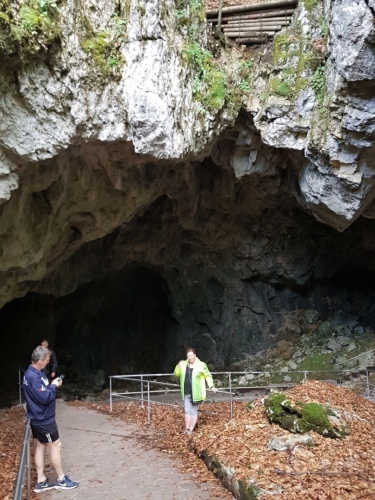 Vchod do jeskyně.