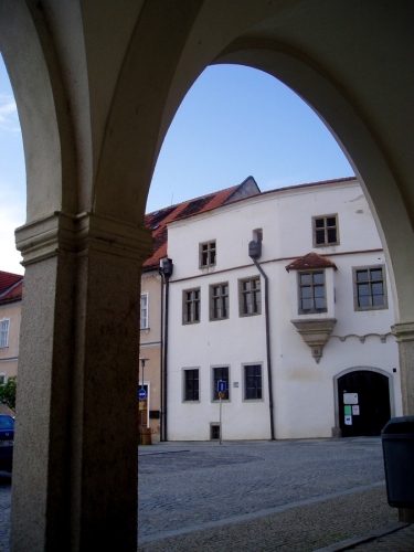 Domy jsou neskutečně fotogenické a tak si docela zacvakám.