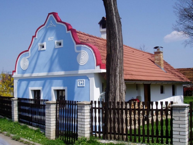 Autorem zdejších staveb je asi převážně Š. Brenner, který zde pracoval po vzoru neznámého mistra z Plástovické oblasti asi do roku 1900. 
