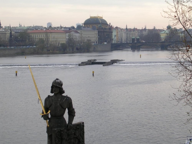 Bruncvík a pohled na Národní divadlo