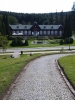 Karlova Studánka jsou vlastně moderní a ojediněle přebudované lázně uprostřed krásné jesenické přírody. První zmínky o léčivých pramenech jsou z počátku 18.století. Lázně založil nejmladší syn Marie Terezie Maxmilián II. - František v r.1780. Pod lékařským dohledem je lázeňská léčba řízena od roku 1785. Dnešní název Karlova Studánka lázně získaly v roce 1803 po nejslavnějším habsburském vojevůdci Karlovi, který jako první evropský válečník porazil Napoleona u Aspern v roce 1809. 