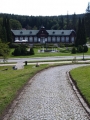 Karlova Studánka jsou vlastně moderní a ojediněle přebudované lázně uprostřed krásné jesenické přírody. První zmínky o léčivých pramenech jsou z počátku 18.století. Lázně založil nejmladší syn Marie Terezie Maxmilián II. - František v r.1780. Pod lékařským dohledem je lázeňská léčba řízena od roku 1785. Dnešní název Karlova Studánka lázně získaly v roce 1803 po nejslavnějším habsburském vojevůdci Karlovi, který jako první evropský válečník porazil Napoleona u Aspern v roce 1809. 