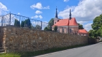 Pozdně barokní kostel sv. Kateřiny vybudovaný v roce 1787 podle návrhu zednického mistra Františka Hromádky z Nového Města.