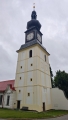 Původně renesanční hodinová věž, která měla obrannou funkci, byla upravena do současné podoby na třípatrovou barokní věž se zvonicí. Dnes prostory slouží k ubytování návštěvníků. (Mapy.com)