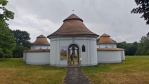 Dolní hřbitov je dalším dílem Santiniho, který ve Žďáru dlouho pobýval.