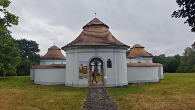 Dolní hřbitov je dalším dílem Santiniho, který ve Žďáru dlouho pobýval.