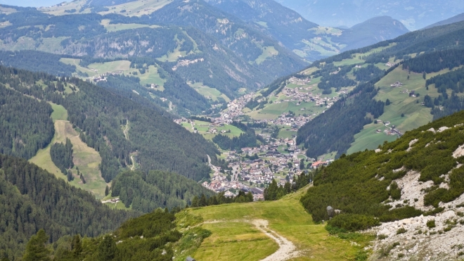 Selva di Val Gardena od horní stanice lanovky Dantercepies.