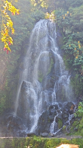 Přírodní park Parque Natural da Ribeira dos Caldeirões je známý největším množstvím vodopádů...