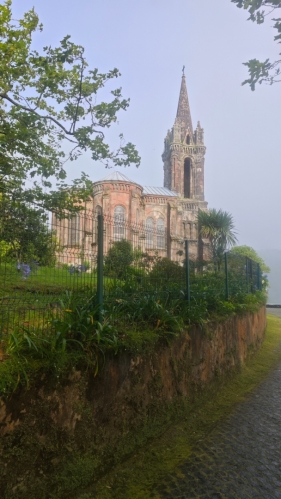 U jezera Furnas, kostel of Nossa Senhora das Vitórias...