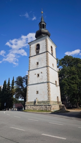 Zvonice ve Starém Městě pod Landštejnem z 16. století bývala původně strážní věží.