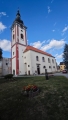 Kostel sv. Petra a Pavla v Nové Bystřici, původně gotický, byl poprvé připomínán v roce 1335, v 17. a 18. století byl po mnoha požárech barokně upraven. V interiéru se nacházejí např. gotické fresky z poloviny 14. století, náhrobní kameny ze zrušeného hřbitova, kaple sv. Barbory, ve věži jsou tři zvony. Barokní oltář je dílem sochaře Matthiase Strahovského a truhláře Jana Červenky, oltářní obraz Odevzdání klíčů namaloval Jan Leopold Teussinger. Pod kostelem je hrobka sloužící v 15. a 16. století jako pohřebiště pánů z Krajku. (Mapy com)