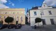Historické jádro města bylo vyhlášeno městskou památkovou zónou v roce 1990. Mezi nejcennější dochované památky patří městské opevnění, kostel sv. Petra a Pavla, areál zámku či několik měšťanských domů. (Mapy.com)